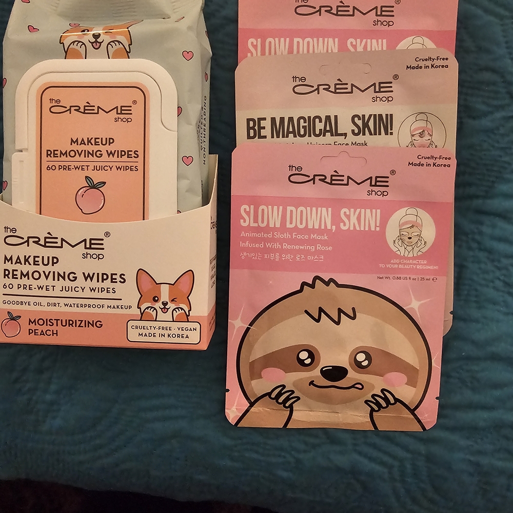 4 Pcs. The Crème Shop Peach Makeup Removing Wipes and Face Mask Set